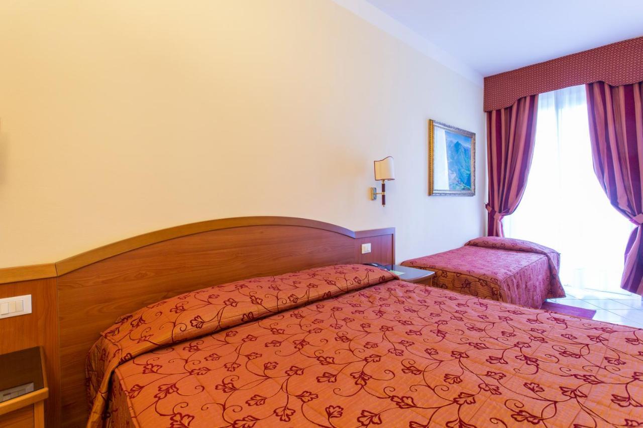 Hotel Ristorante Paladini Каризио Экстерьер фото
