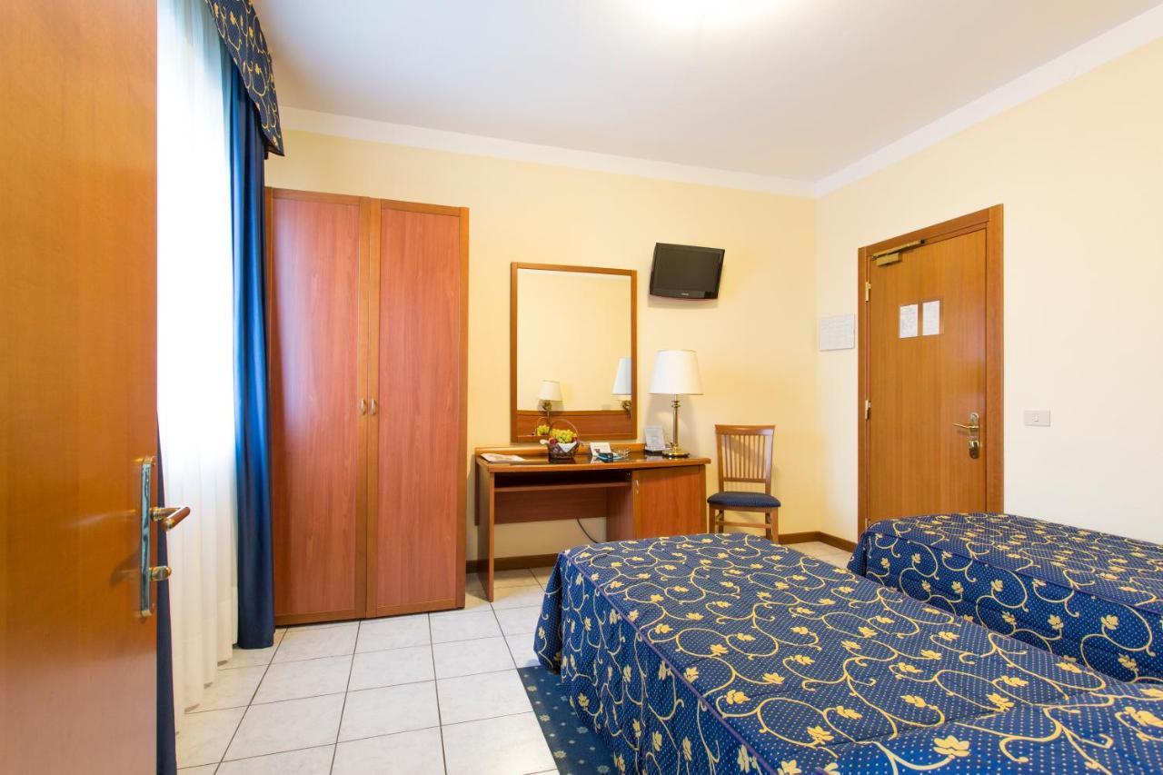 Hotel Ristorante Paladini Каризио Экстерьер фото